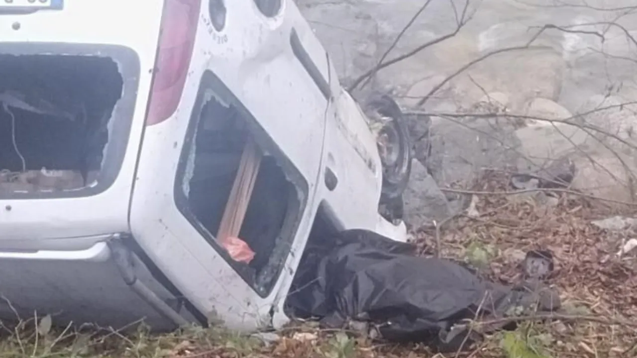 Rize’de Kamyonet Dereye Yuvarlandı: 1 Ölü, 1 Ağır Yaralı