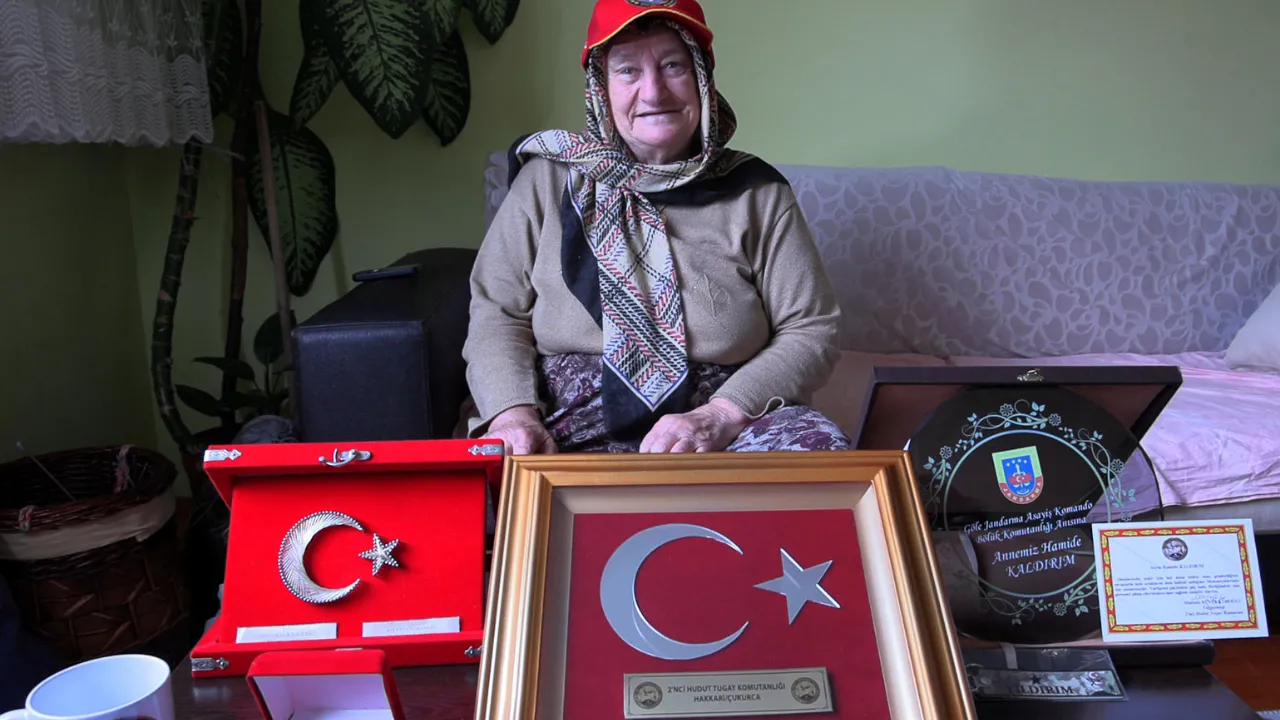 İlmek ilmek vatan sevgisi; TSK'dan 'Hamide anne'ye vefa plaketi