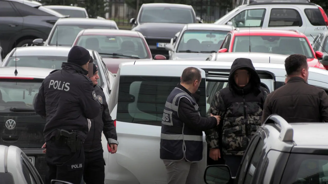 Emekli çifti dolandıran 3 şüpheli yakalandı