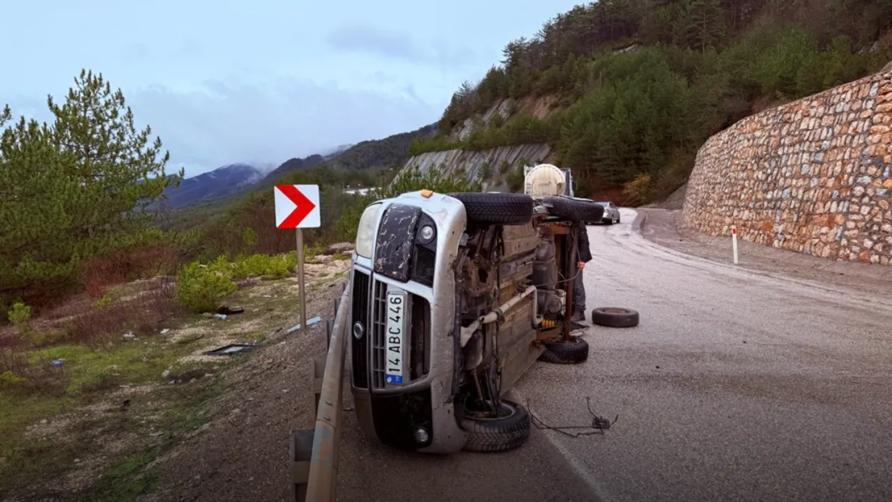 Otomobil ile hafif ticari araç çarpıştı; 2 yaralı