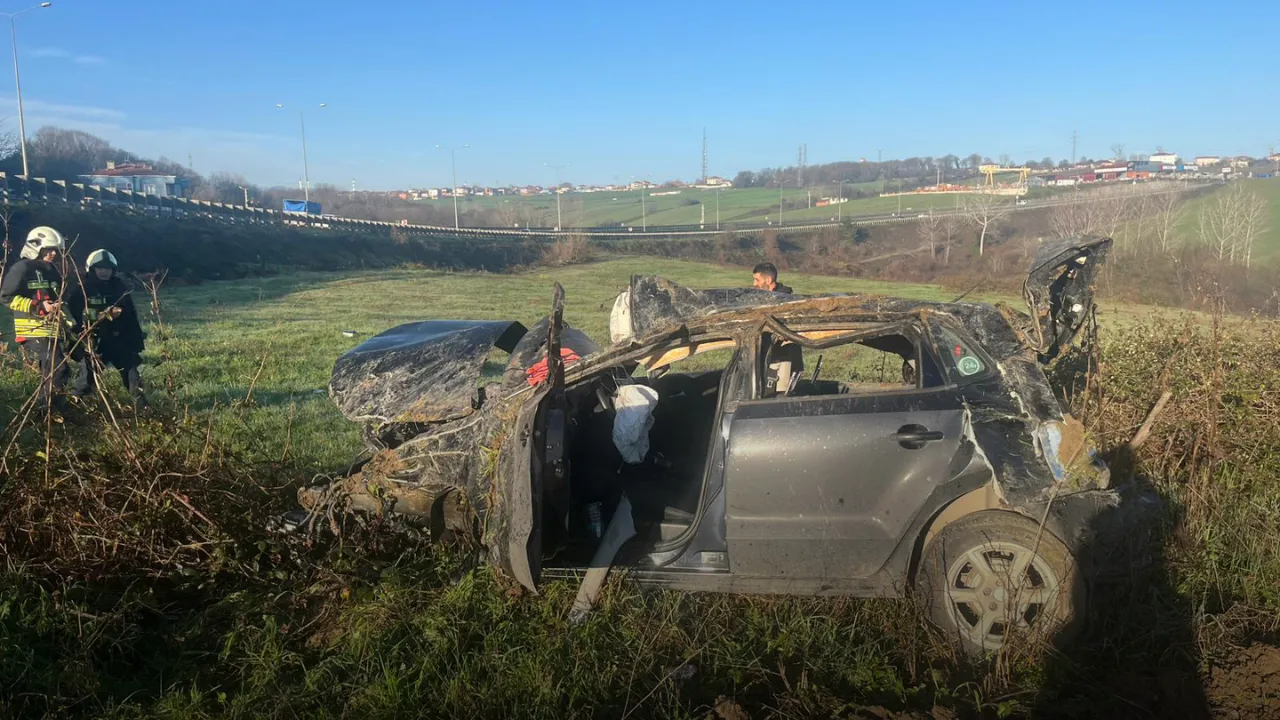 Otomobil tarlaya yuvarlandı: 1 ölü