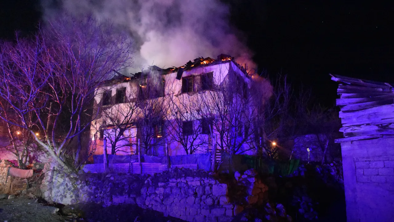 Gümüşhane'de müstakil evde çıkan yangında 1 kişi öldü