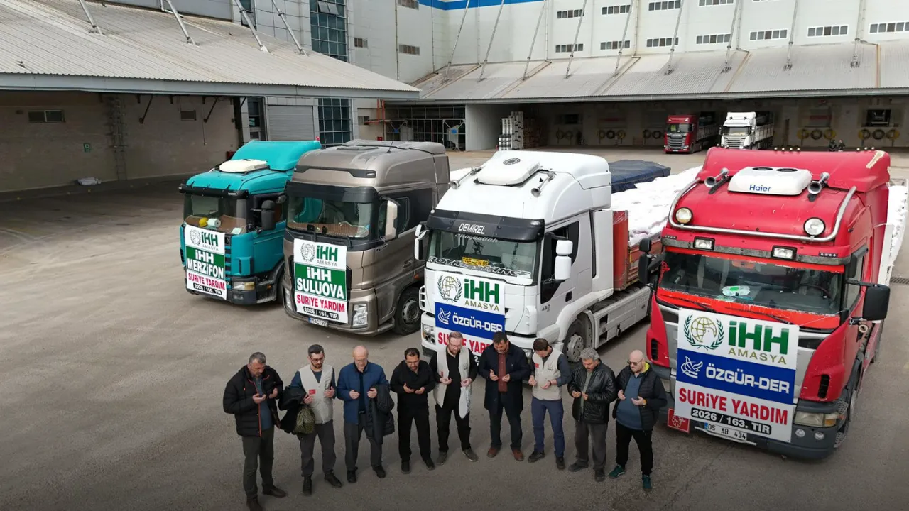 Amasya'dan Suriye'ye gönderilen 5 yardım tırı dualarla uğurlandı