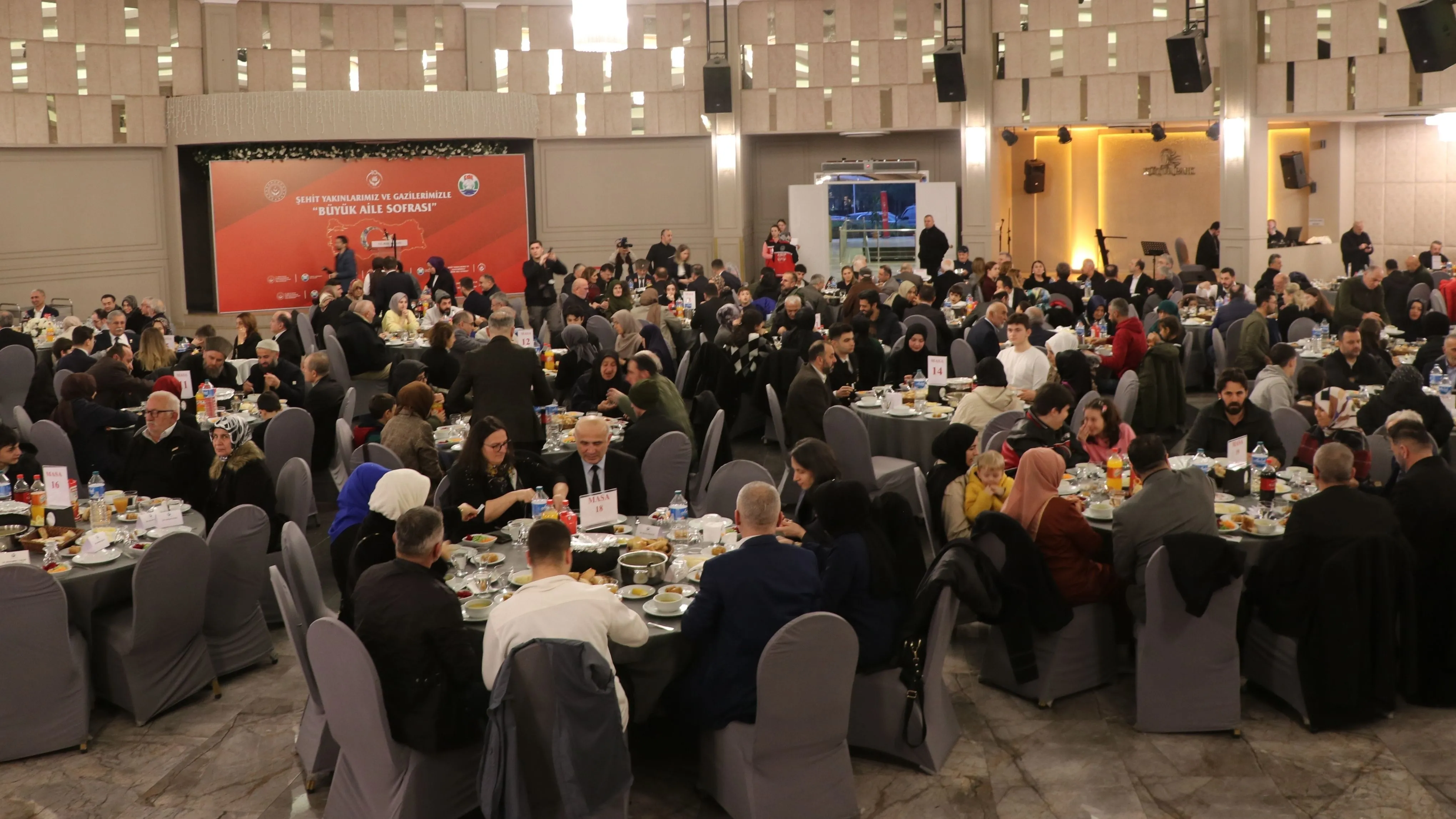 Rize'de 'Şehit yakınları ve gazilerle büyük aile sofrası' iftar programı düzenlendi