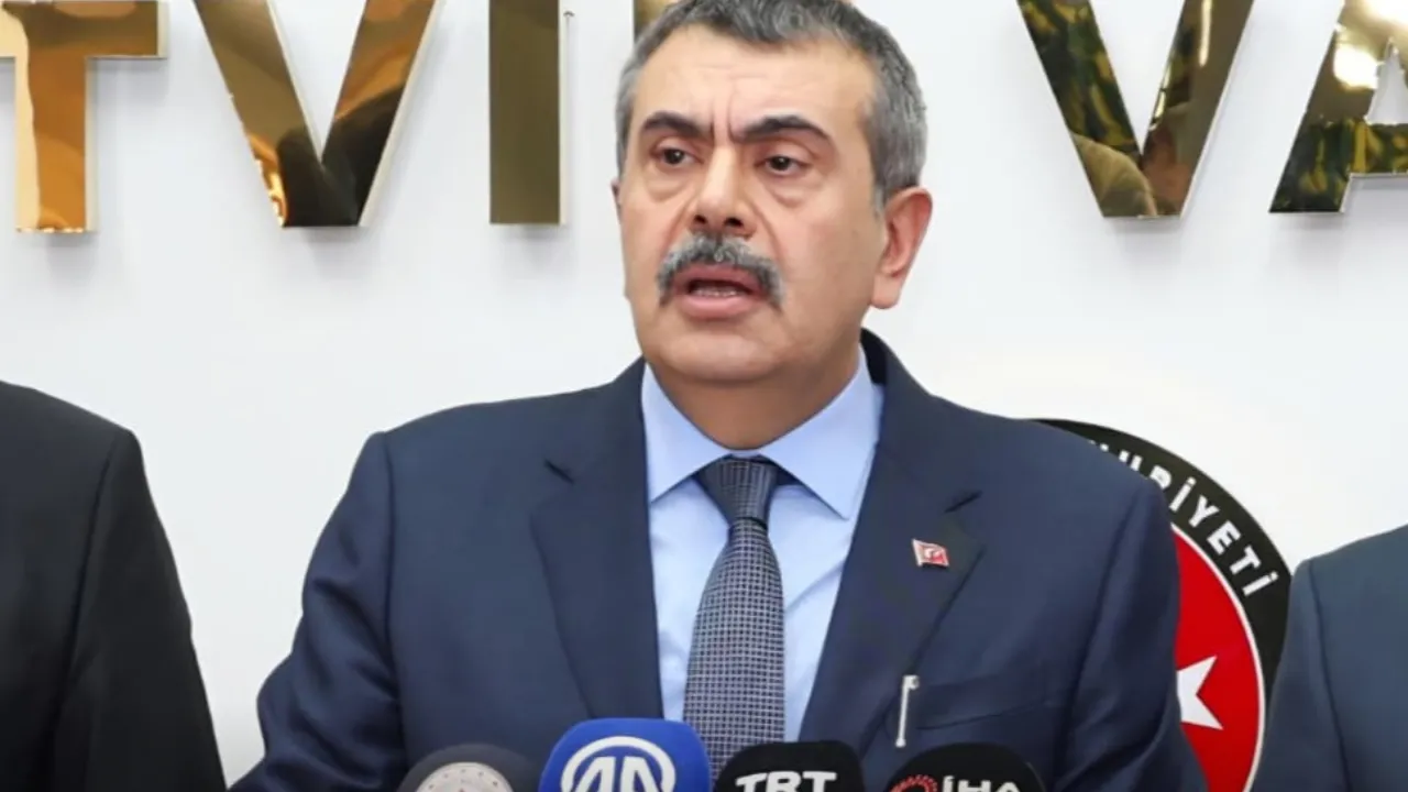 Bakan Tekin: 168 kişinin imzaladığı metinle ilgili suç duyurusunda bulunacağız