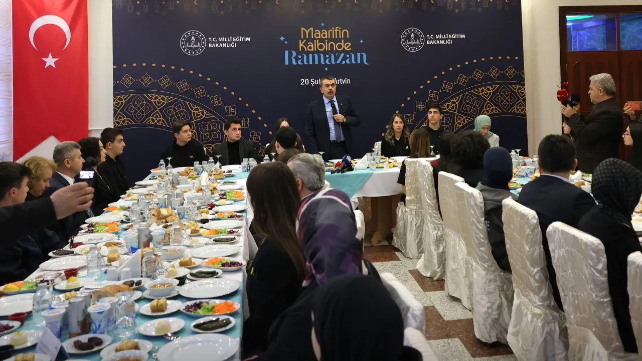 Bakan Tekin, Artvin'de 