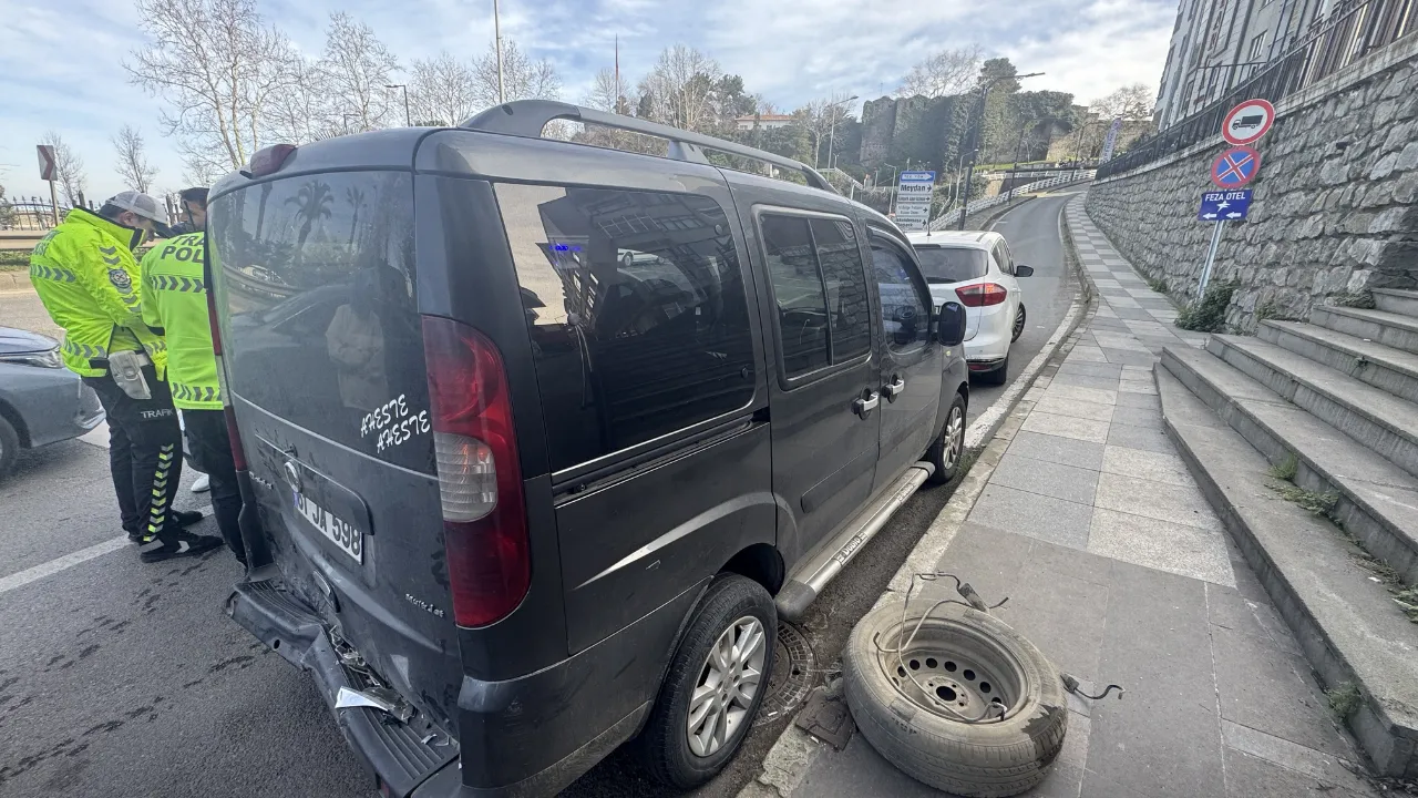 Trabzon'da 3 aracın karıştığı kazada 1 kişi yaralandı