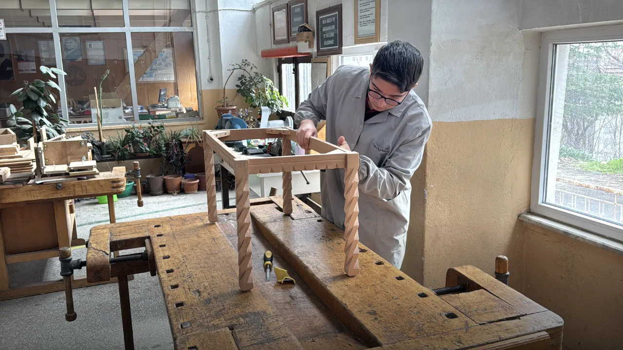 Mesleki eğitimlerini beceriye dönüştüren liseliler, özgün tasarımlarına patent almayı hedefliyor