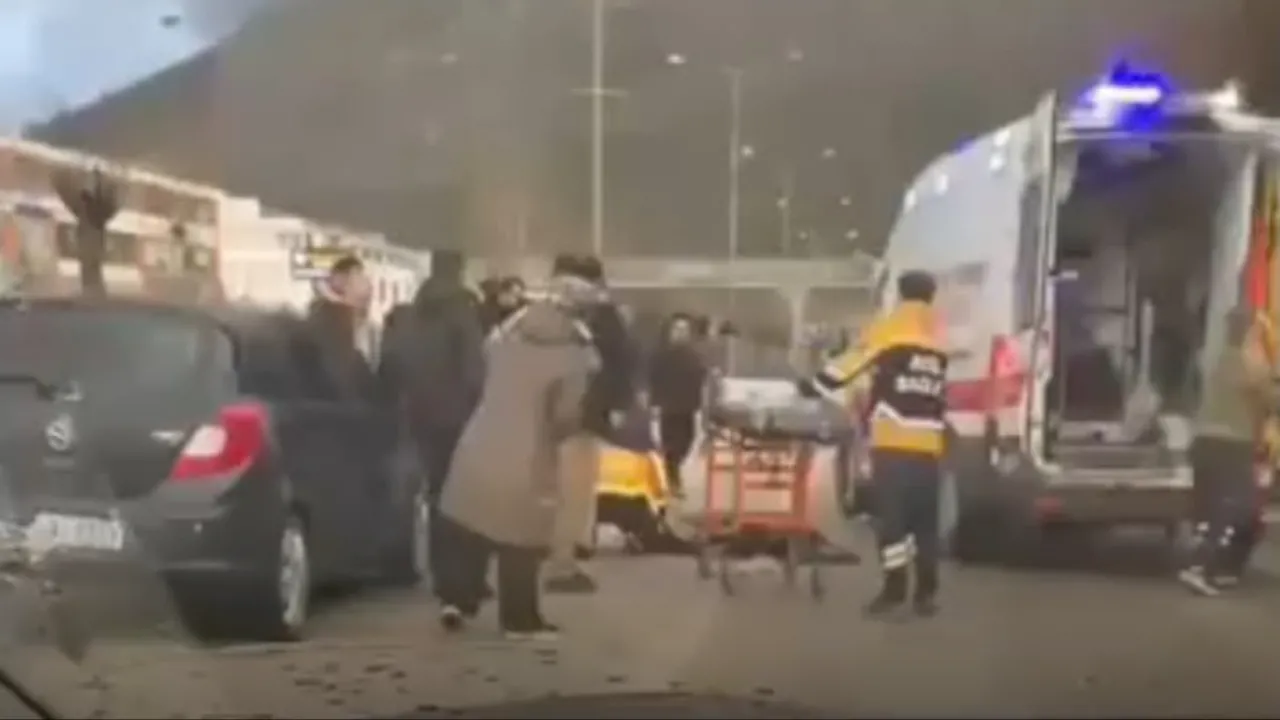 Yaya geçidinde elektrikli bisiklete otomobil çarptı; 1 yaralı