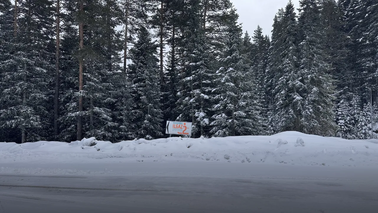 Ilgaz Dağı'nda kar yağışı ve sis etkili oluyor