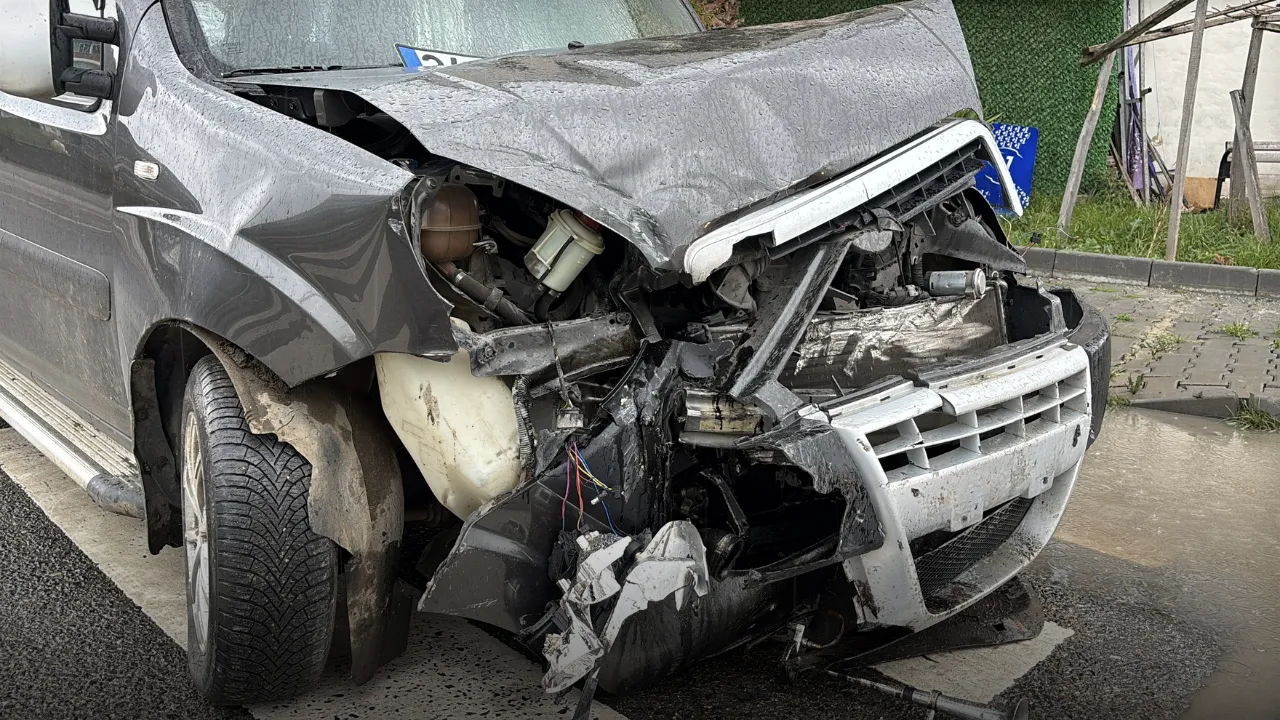 Samsun'da iki otomobilin çarpıştığı kaza güvenlik kamerasında