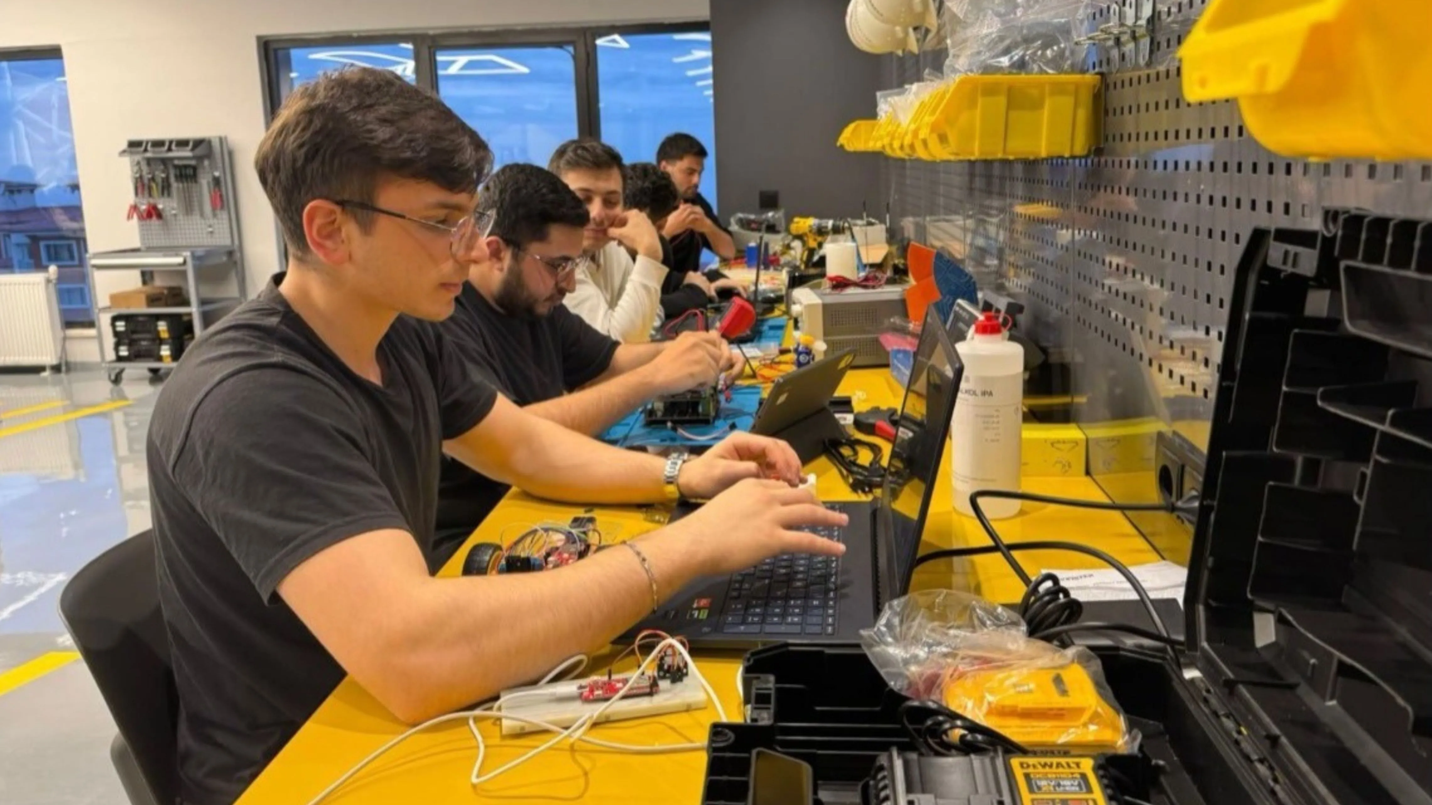 'Milli Teknoloji Atölyesi' RTEÜ bünyesi hizmete başladı