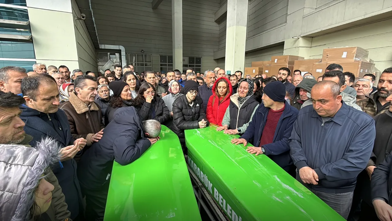 Kazada ölen evli çift toprağa verildi