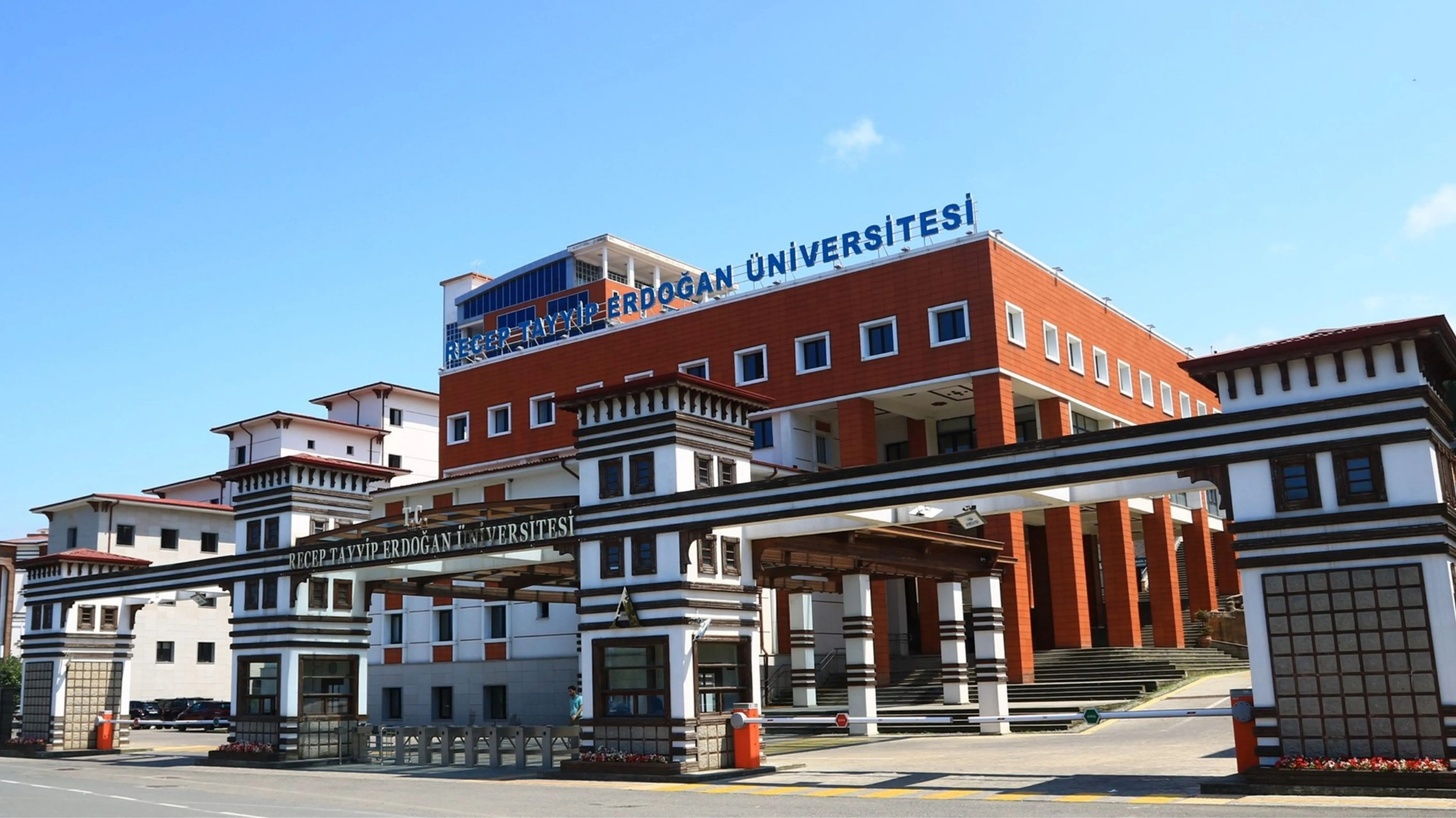 RTEÜ’de yeni fakülte açıldı, eczacılık fakültesi kapatıldı