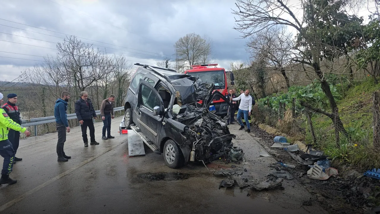 Ordu'da hafif ticari araç ile kamyon çarpıştı: 2 ölü, 2 ağır yaralı