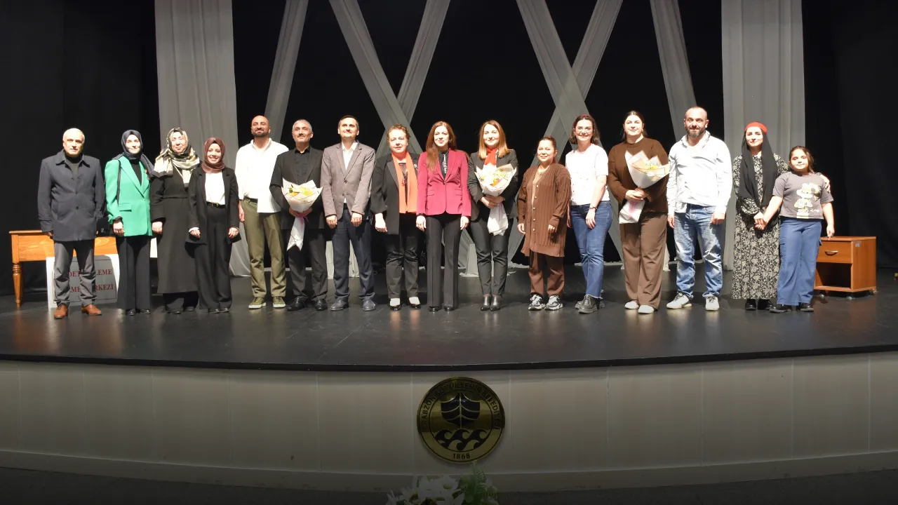 Trabzon'da kadın konukevinden hizmet alanların yaşadıkları tiyatro sahnesine taşındı