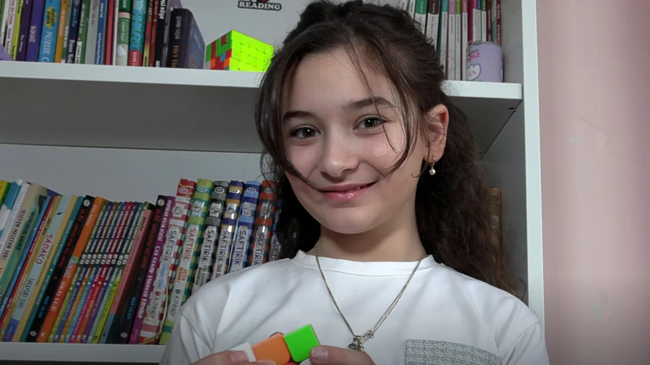 Trabzon’da 10 Yaşındaki Lina, Matematikte Dünya Birincisi Oldu