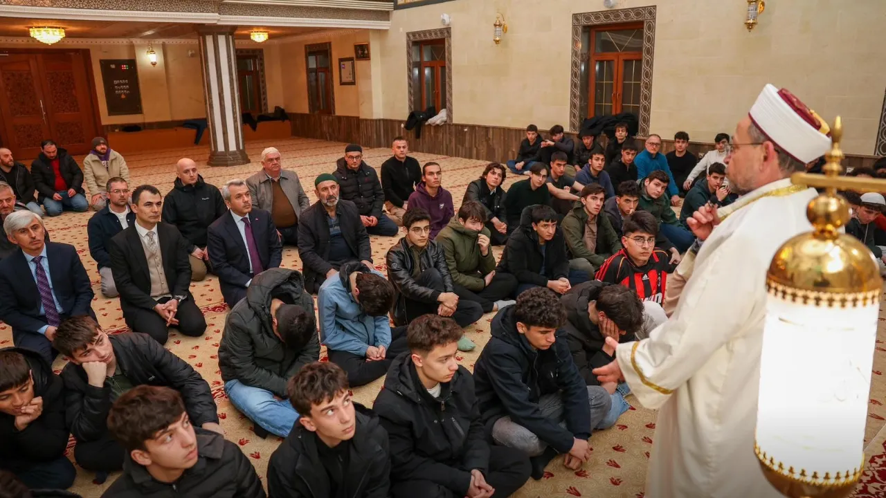 Rizeli öğrenciler cemaati az olan camileri dolduruyor