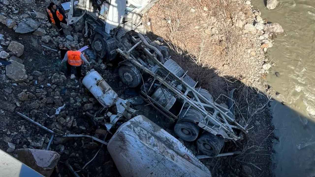 Kastamonu'da beton mikseri çaya düştü: 1 yaralı