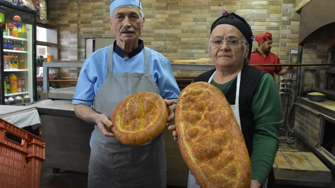 Ordulu Gümüş çiftinin hazırladığı ramazan pideleri yarım asırdır sofralarda