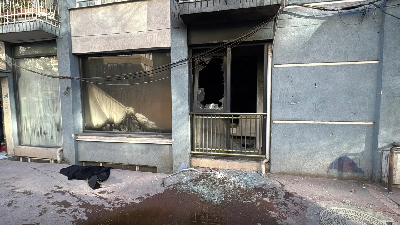 Komşusu ile tartışıp, kendi evini yaktı