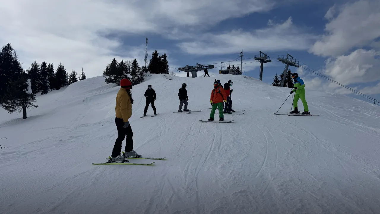 Artvin Atabarı Kayak Merkezi ziyaretçilerini ağırlamaya devam ediyor