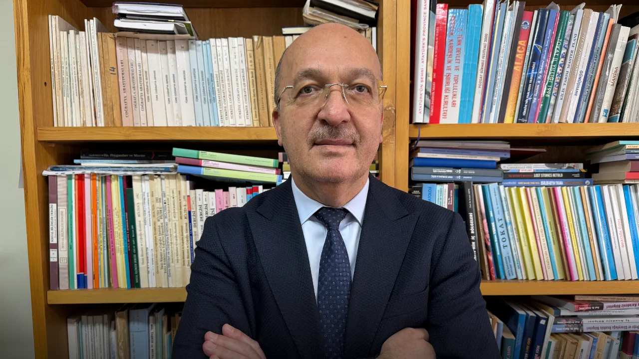 Prof. Dr. Zeybek: Füzeler depremleri tetikleyici unsur olabilir ancak deprem meydana getiremez