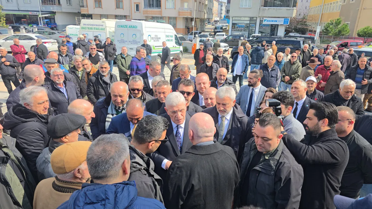 Dervişoğlu, çocukluk arkadaşının annesinin cenazesine katıldı