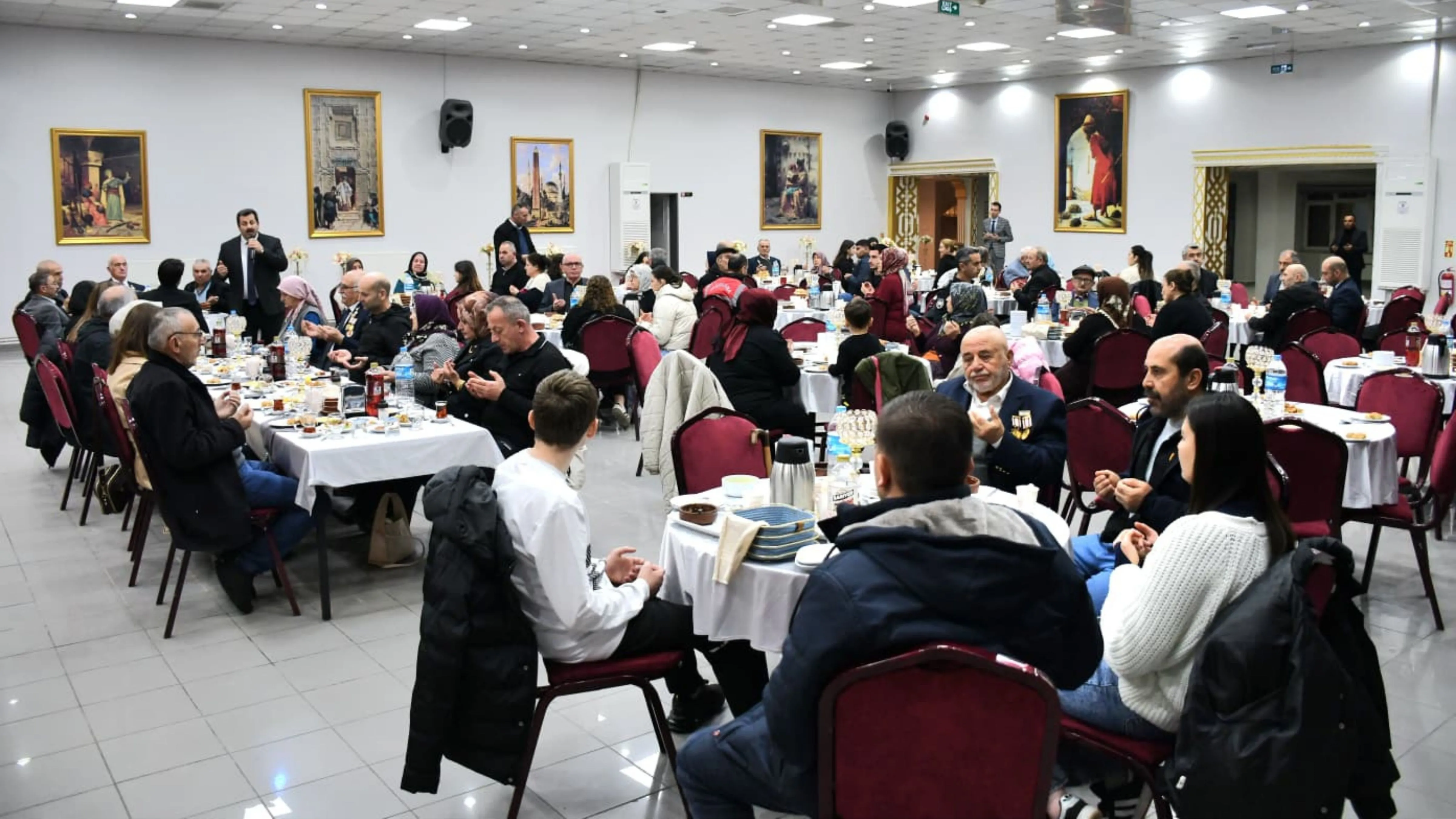 Gümüşhacıköy'de gazi ve şehit aileleri onuruna iftar programı düzenlendi