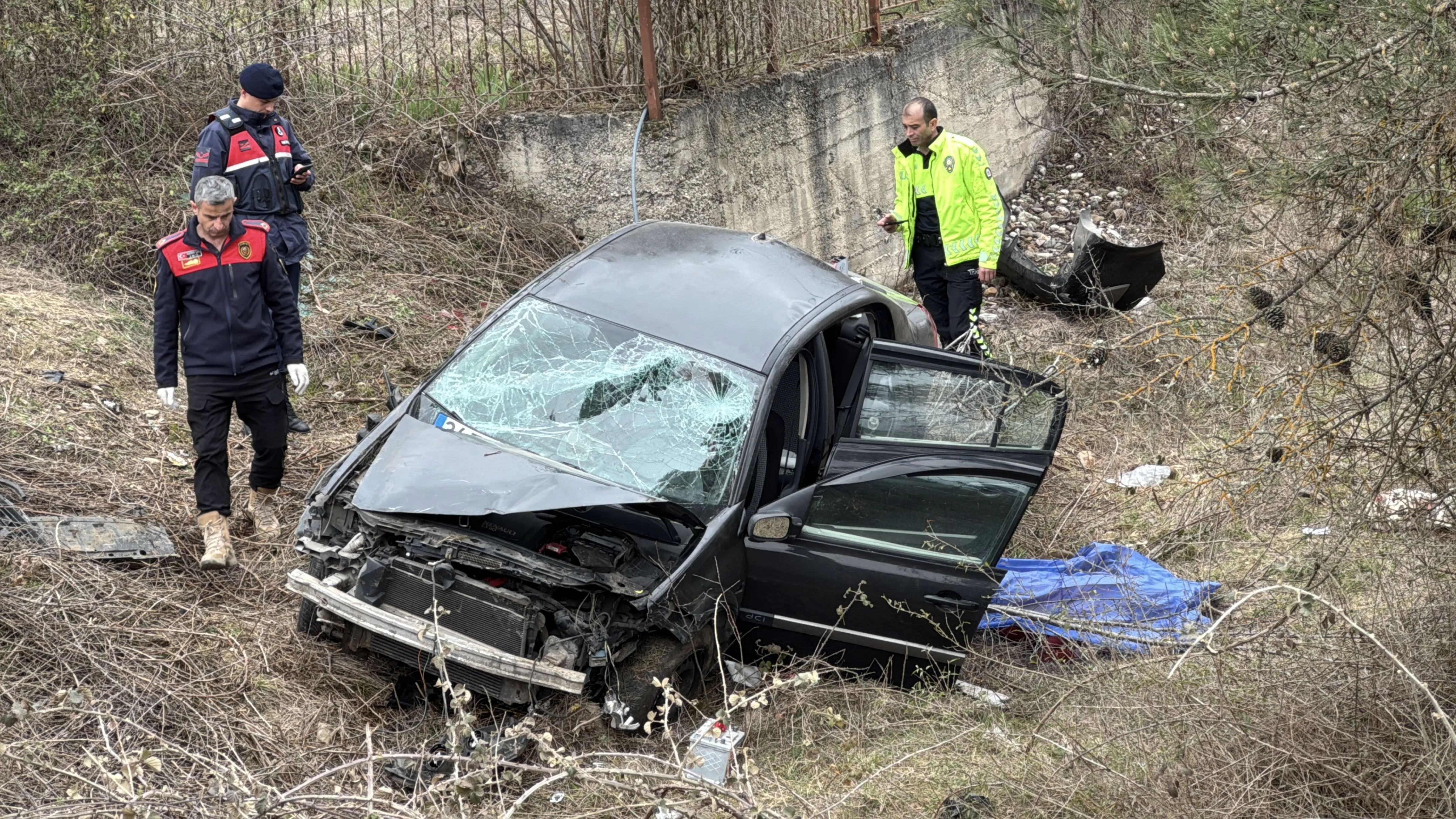 Kastamonu'da menfeze devrilen otomobildeki 1 kişi öldü, 4 kişi yaralandı
