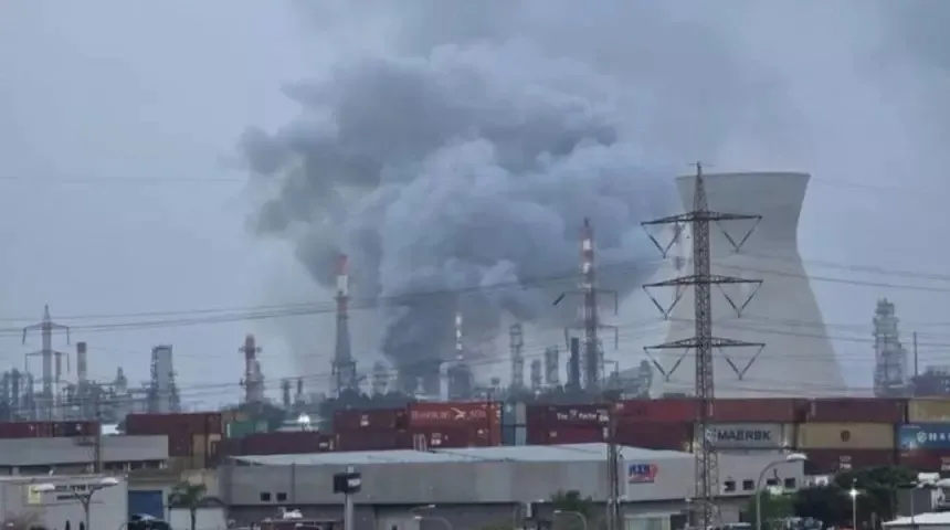 İran, İsrail’deki Hayfa Petrol Rafinerisi’ni hedef aldı