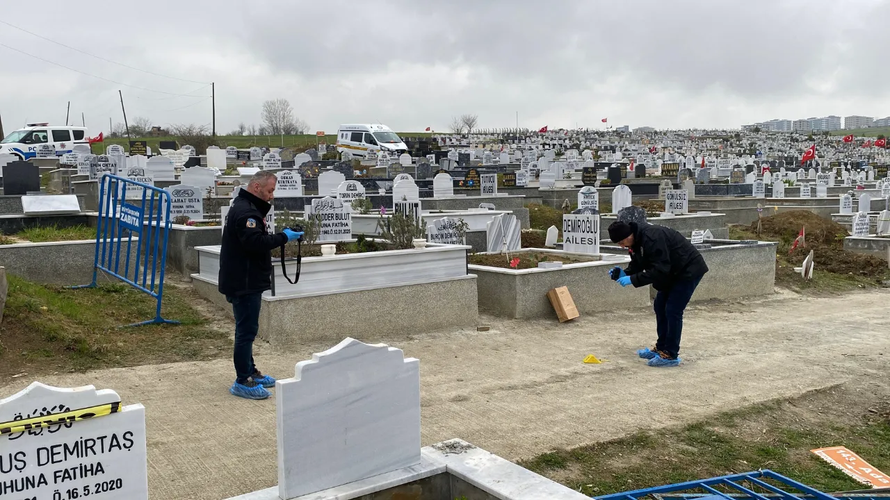 Mezarlıkta defin sırasında husumetlisini tabancayla yaraladı