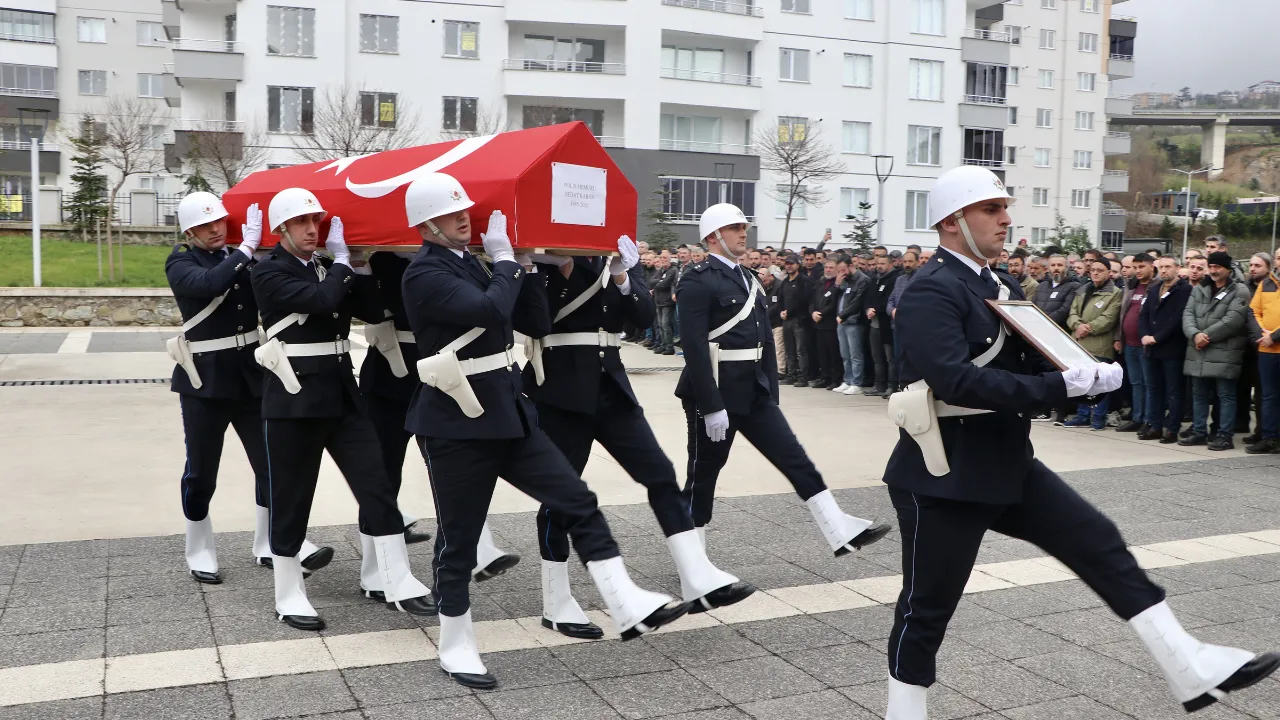 Trabzon'da kalp krizi geçiren polis memuru hayatını kaybetti
