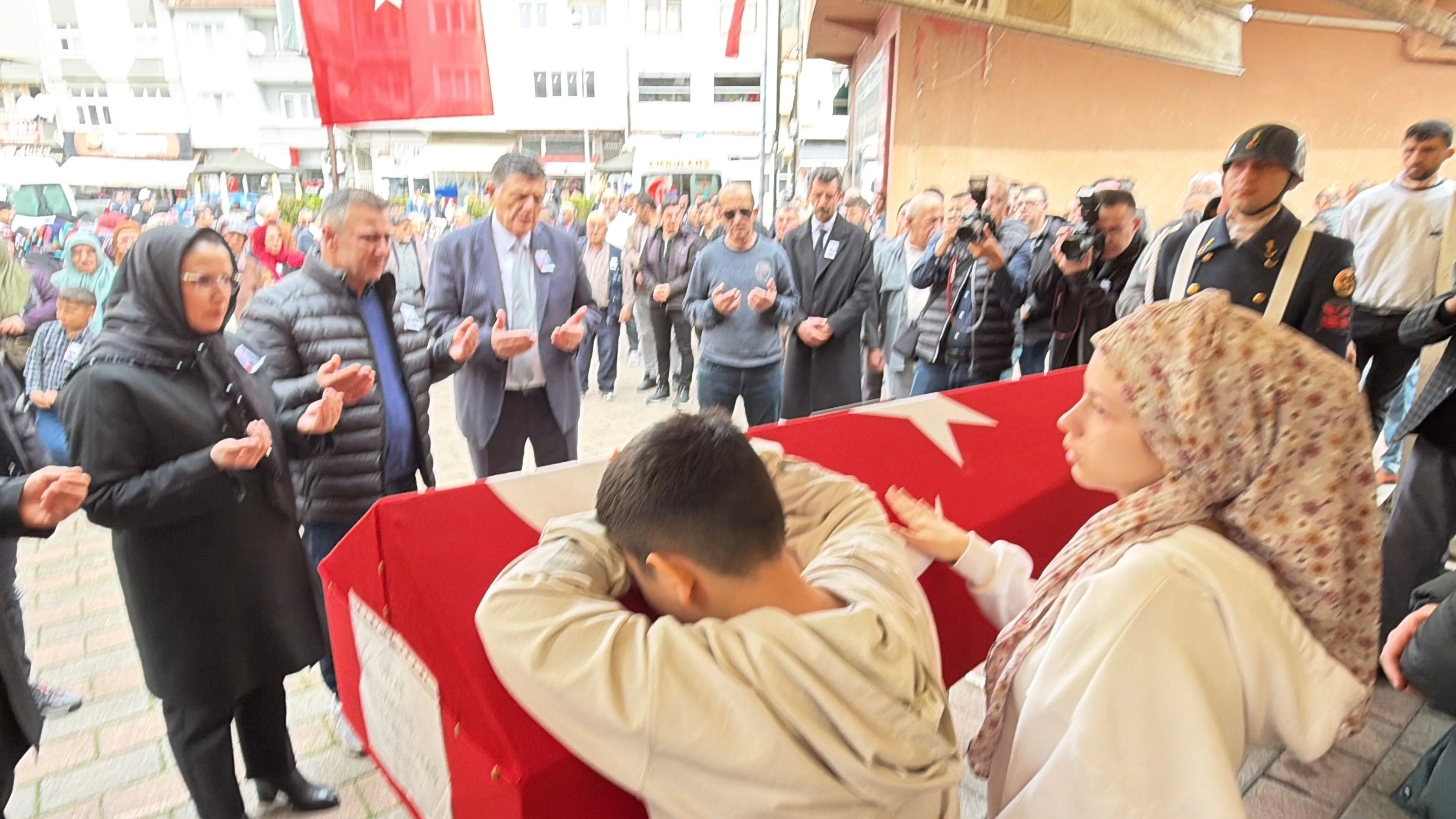 Trafik kazasında hayatını kaybeden uzman çavuş toprağa verildi