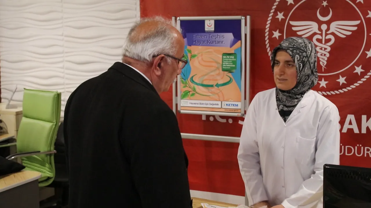 Rize'de Kalp rahatsızlığı için gittiği hastanede kolon kanseri olduğunu öğrendi