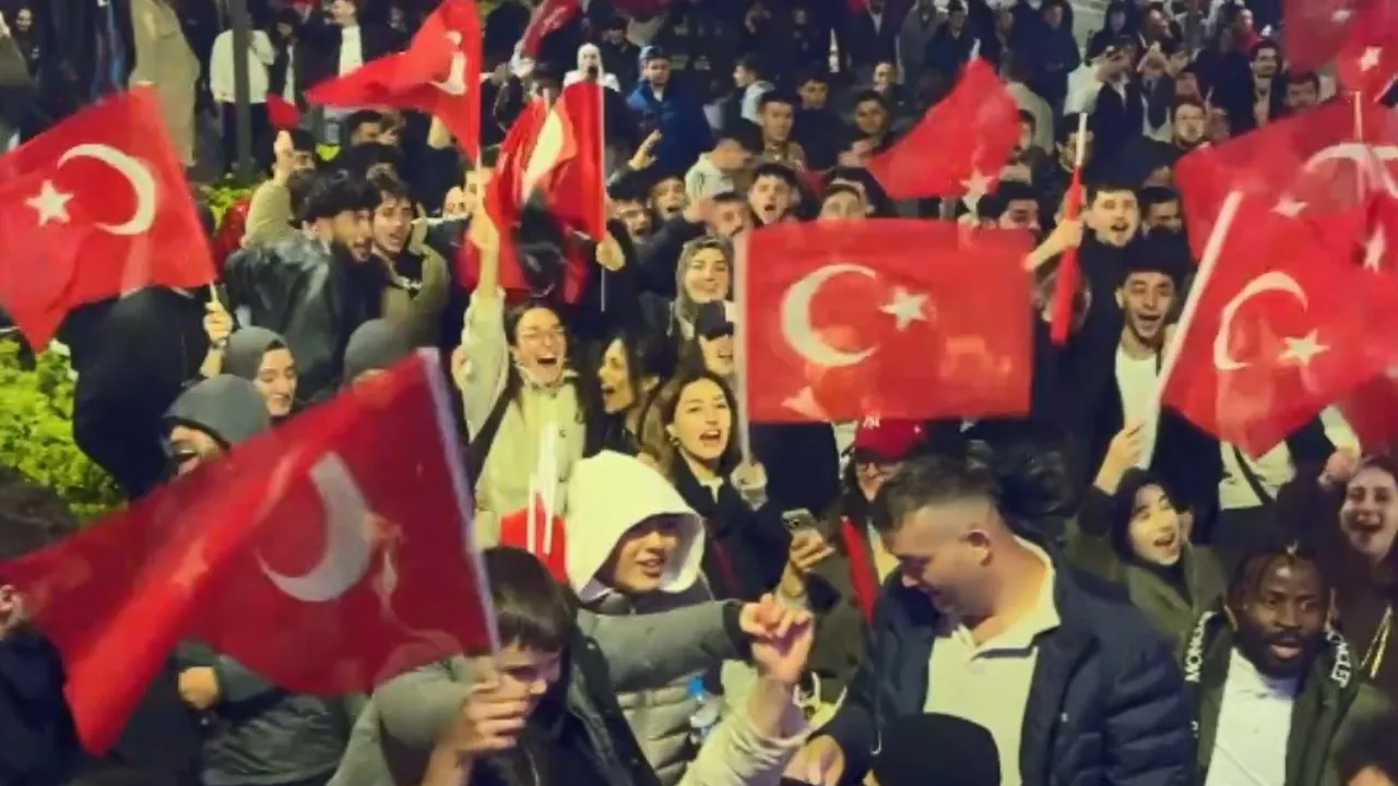 ‘Bizim Çocuklar’ın başarısı Trabzon’da horon ve kolbastı oynayarak kutlandı