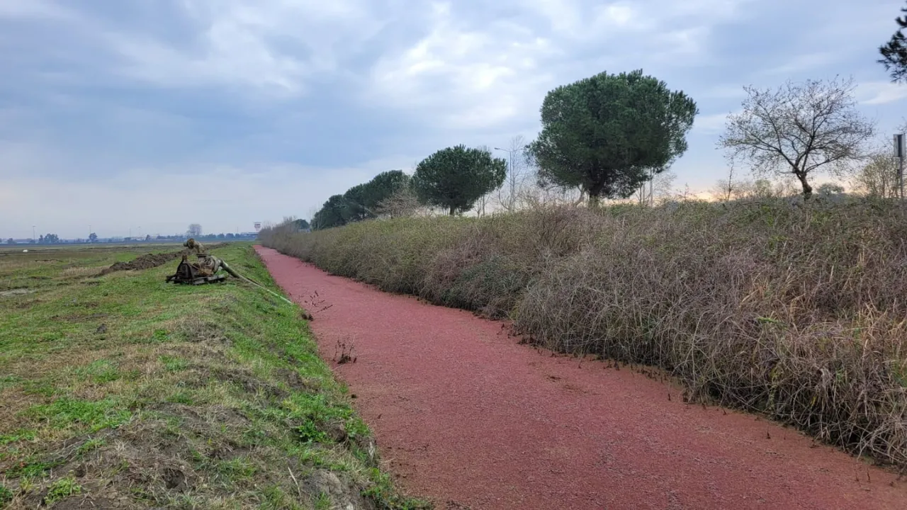 Samsun'da sulama kanalındaki su yüzeyi kırmızıya dönüştü