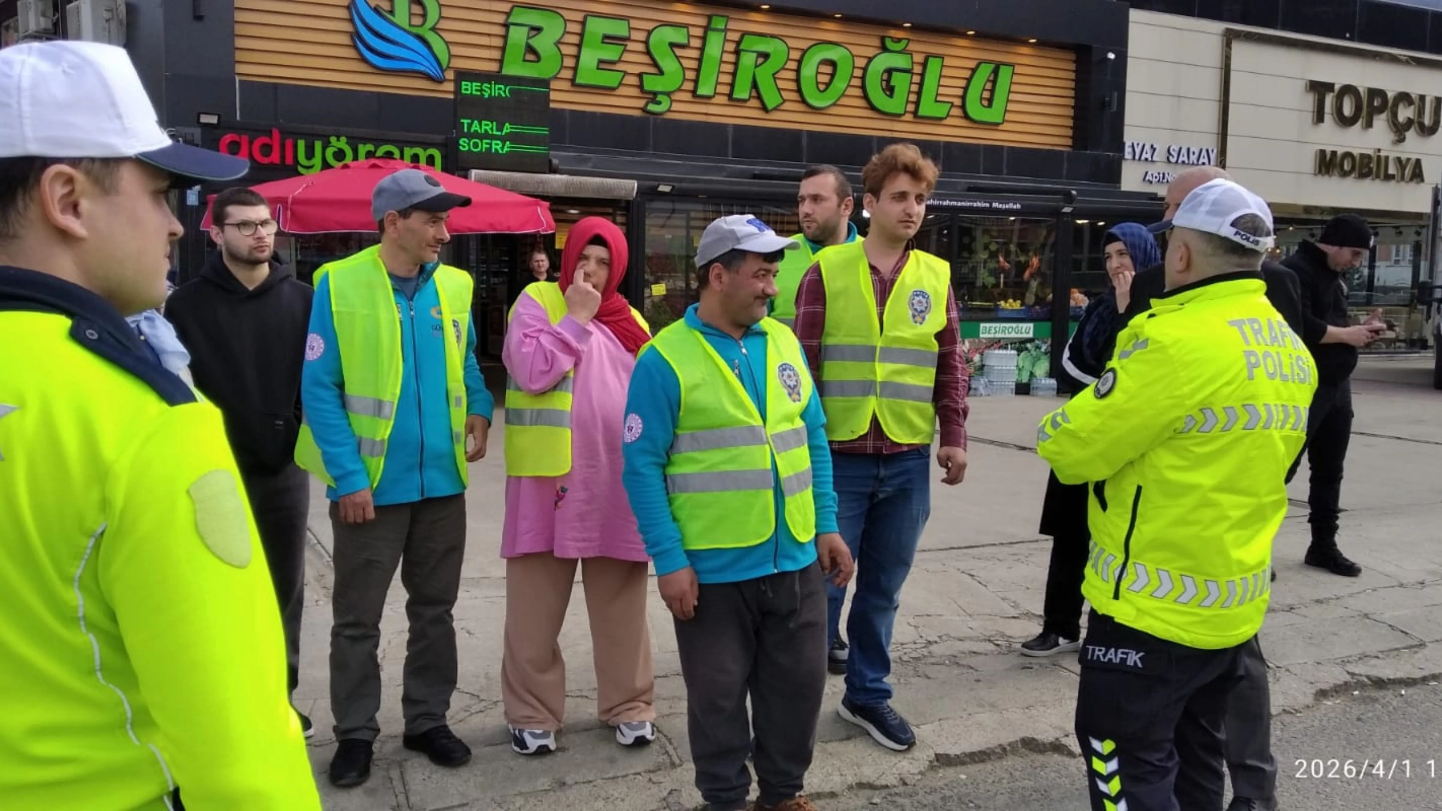 Güneysu’da trafik denetimine özel öğrencilerden anlamlı destek