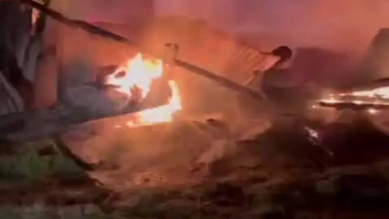 Yıldırım düştü, ahır yandı