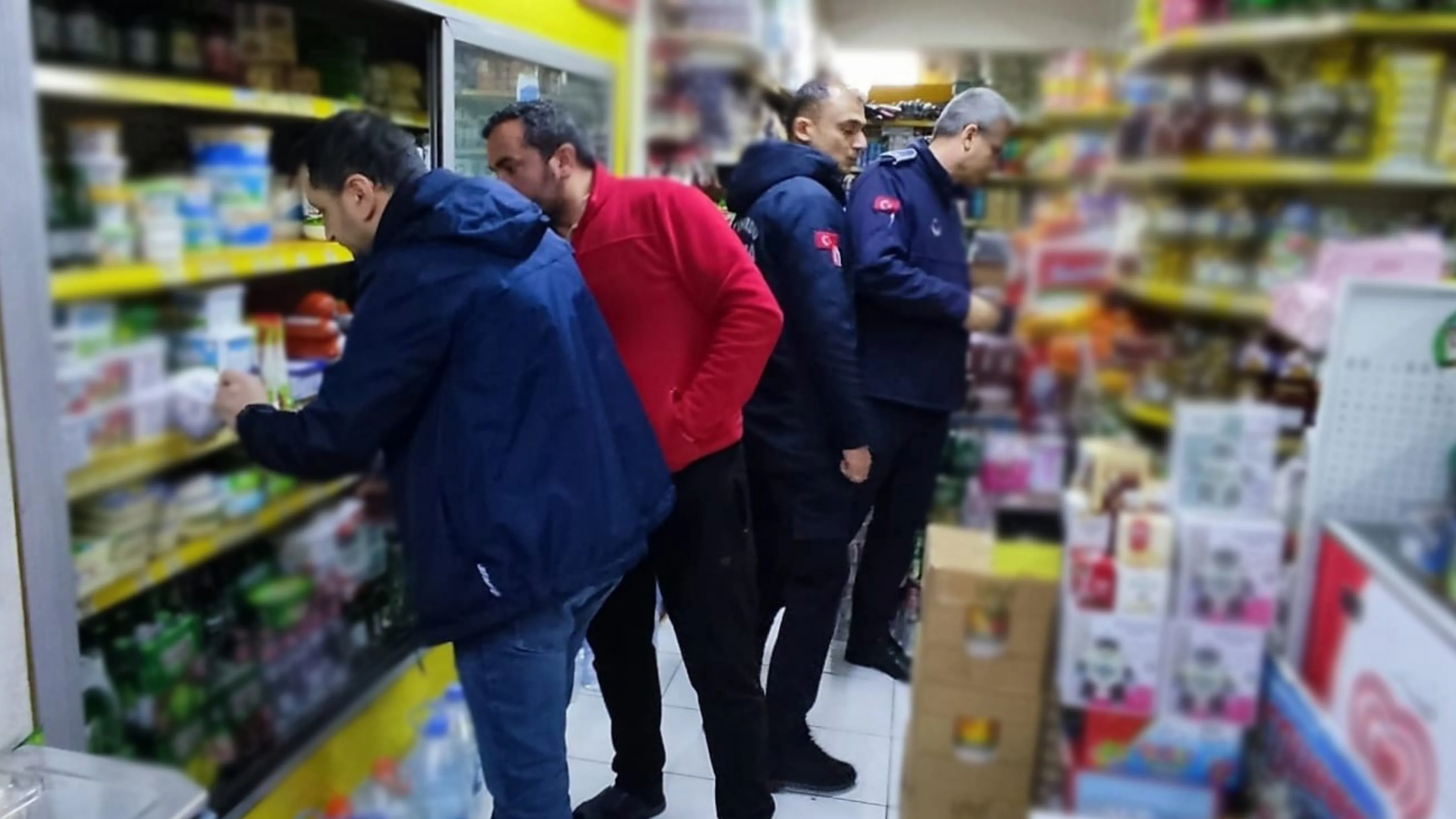 Ordu'da bir markette son kullanma tarihi geçmiş gıda ürünleri ele geçirildi