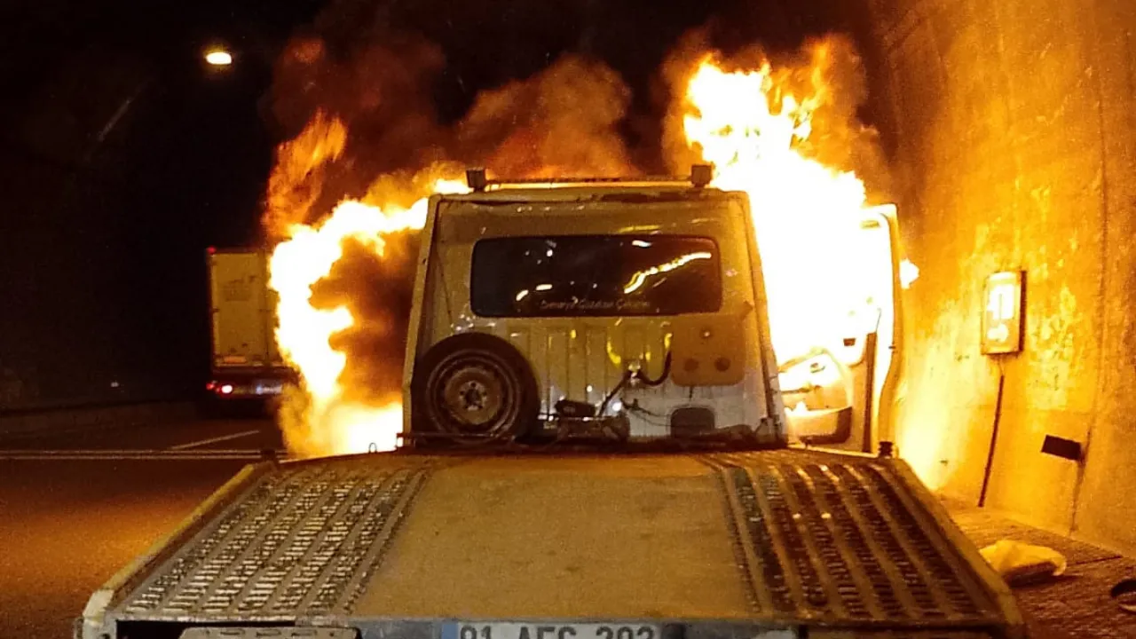 Bolu Dağı Tünelinde oto kurtarıcı yandı