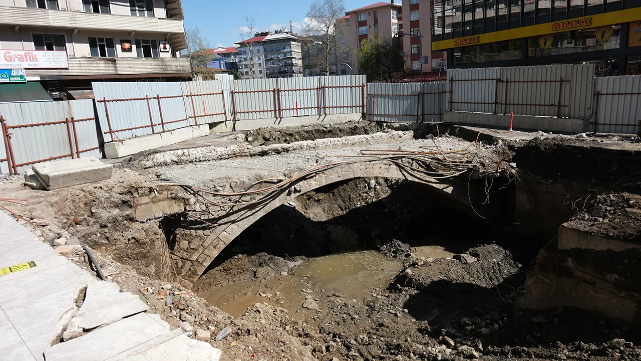 Rize’de 200 yıllık tarihi köprü gün yüzüne çıkıyor