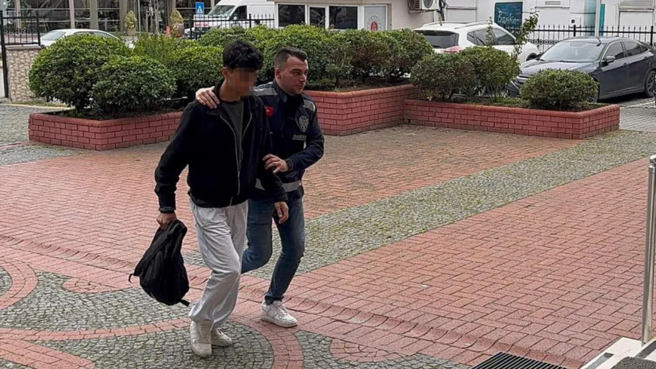 Ehliyet sınavı için kopya düzeneği kuranlara suçüstü; 5 gözaltı