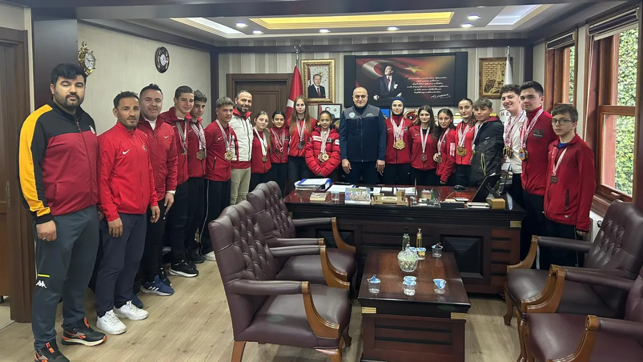 Şampiyon takımı Başkan Ömer Altun ağırladı