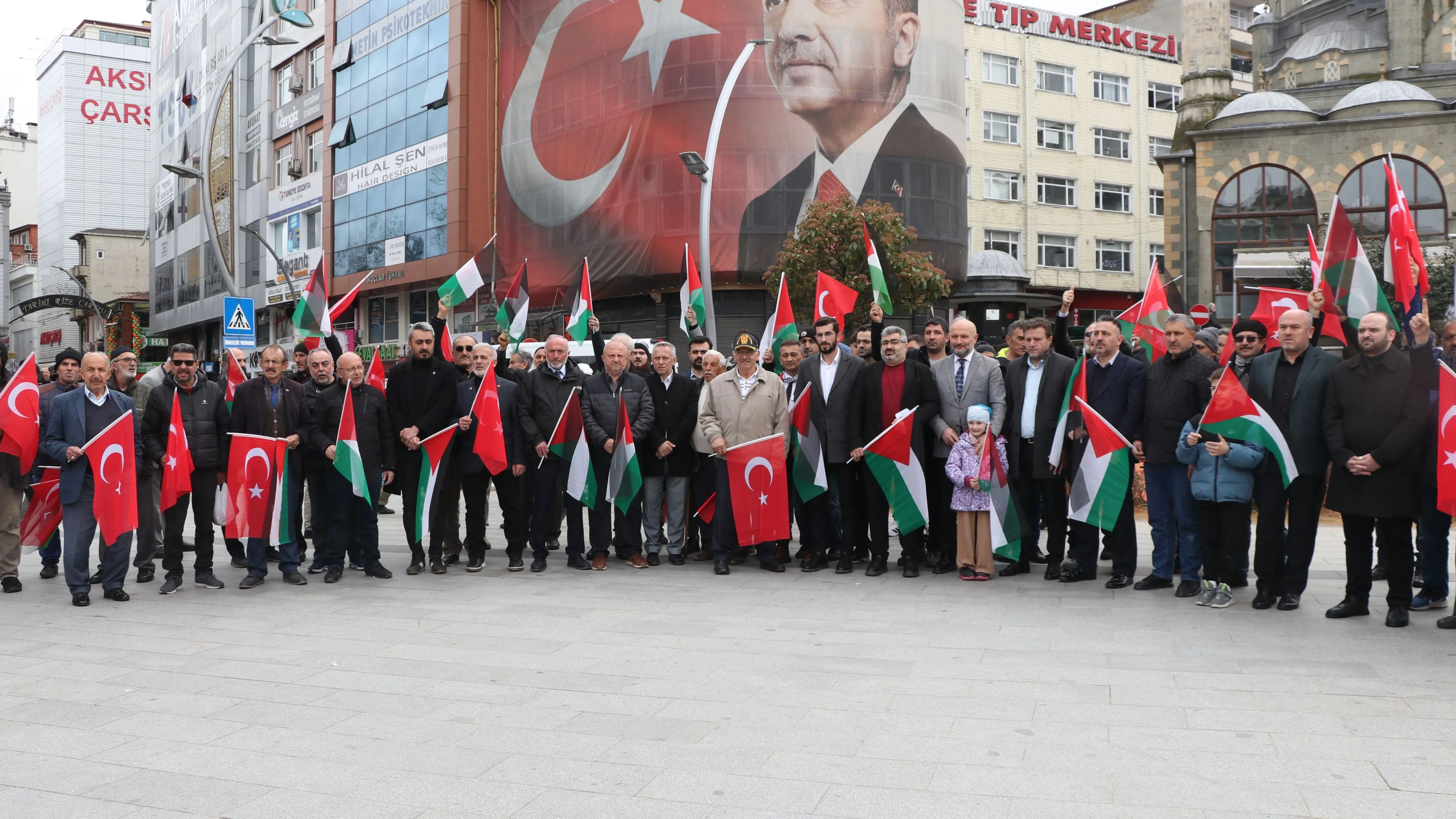 Rize'de İsrail'in Filistinli esirlere yönelik 'idam yasası' protesto edildi