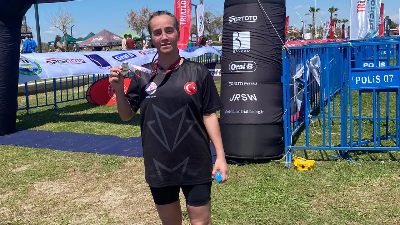 Rizeli sporcu Ceyda Düşkün Türkiye 5’incisi oldu