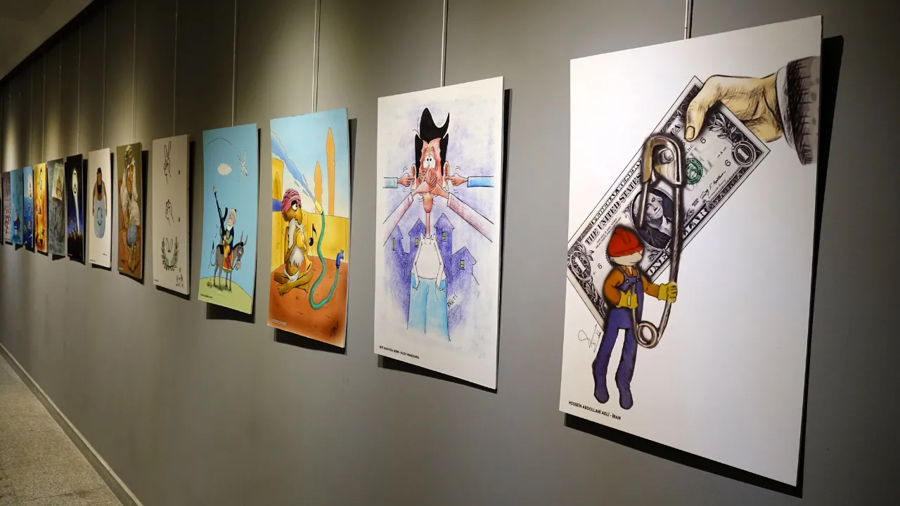 Trabzon'da uluslararası mizahi yapıtlar sergisi açıldı