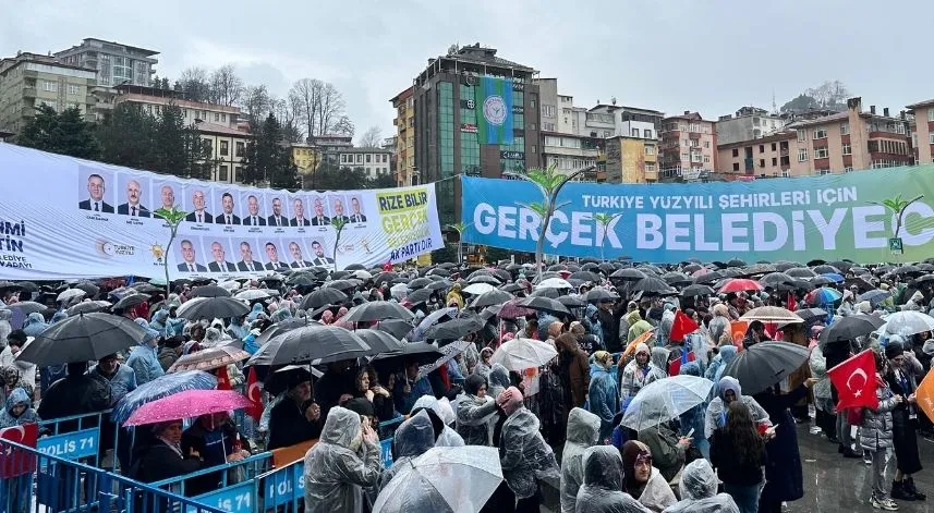 Cumhurbaşkanı Erdoğan Rize'de coşkuyla karşılandı