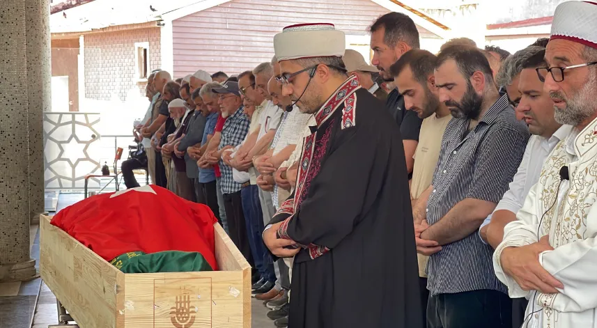 Rize'de silahlı kavgada hayatını kaybeden eski belediye başkanı toprağa verildi