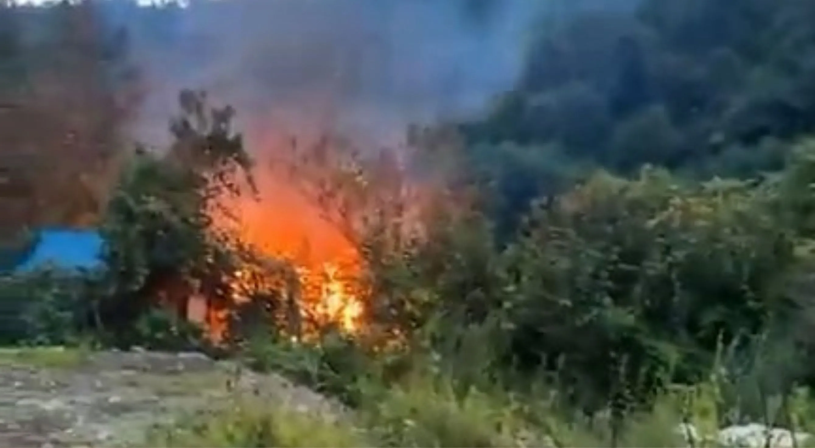 Rize’de dere kenarındaki baraka alev alev yandı